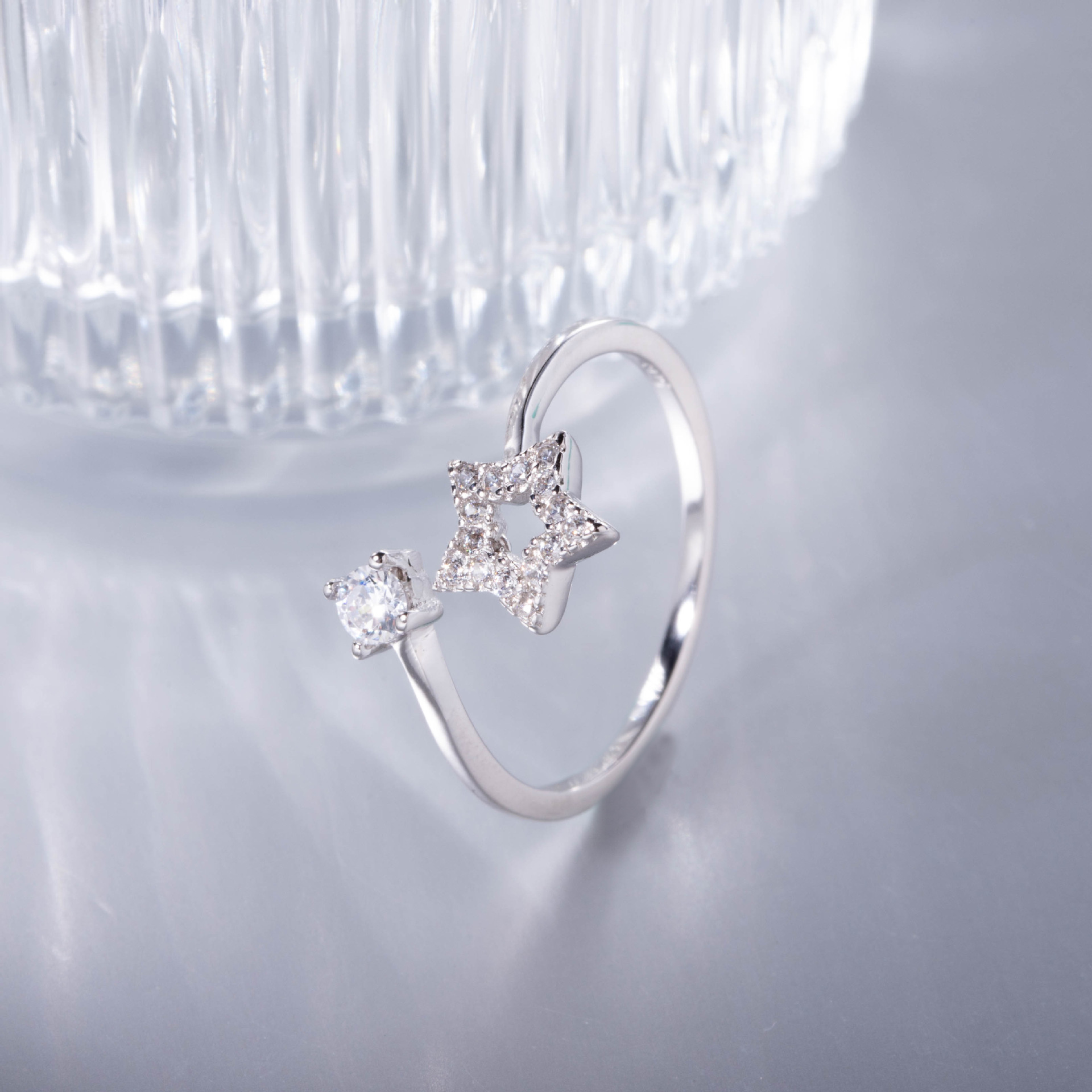 女银金戒指图片