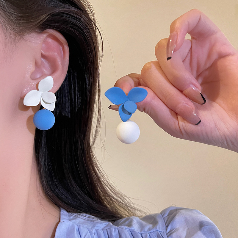 Korean Style Asymmetric Contrast Color Flower Earrings for Women Ins Style Fresh Sweet Personality Earrings Minority All-Match Earrings