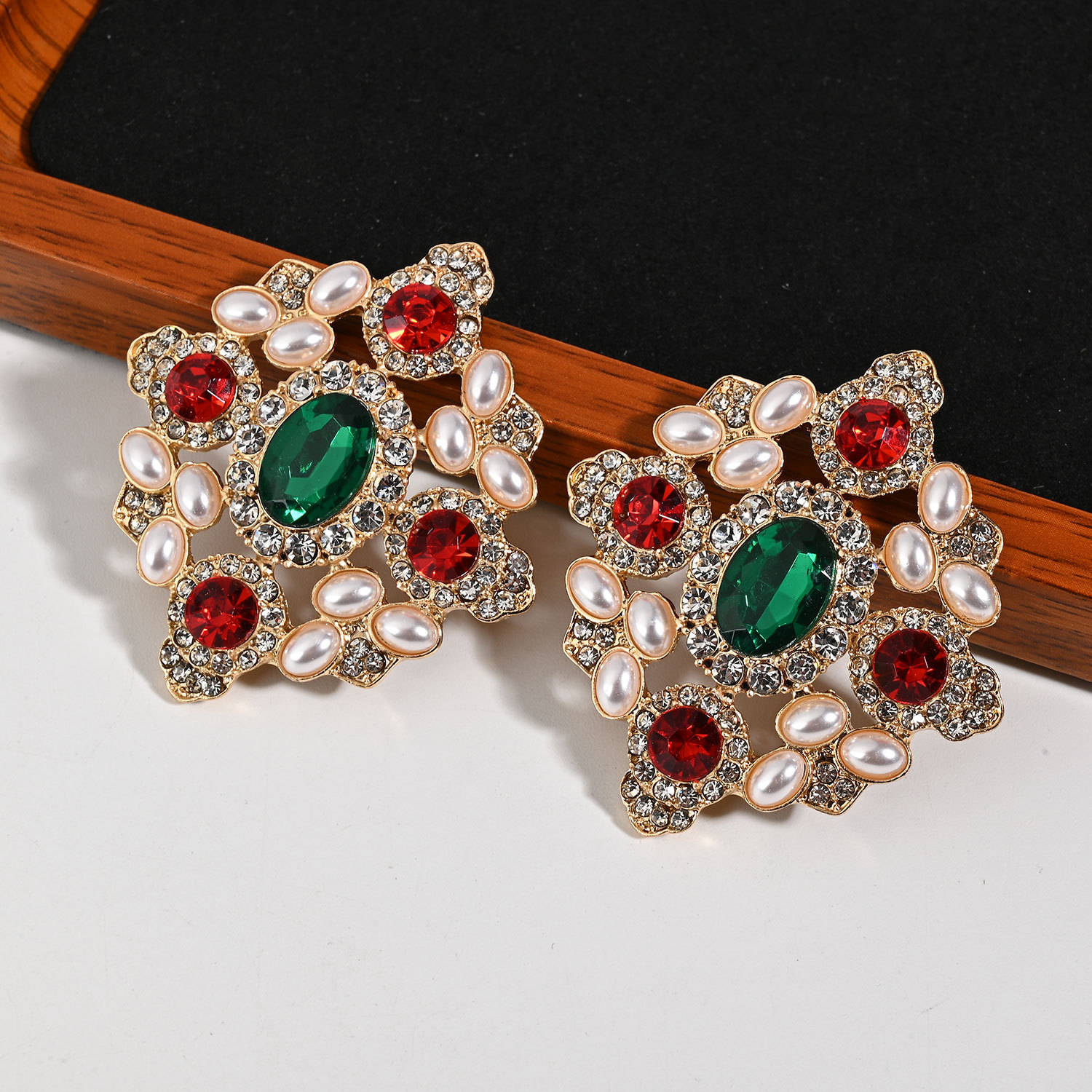 新款跨境饰品欧美复古耳环宫廷风法式小众合金耳钉大气耳饰女批发