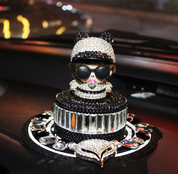 汽车用品装饰可爱创意个性车用车内车载车上饰品香水座蒙奇奇摆件