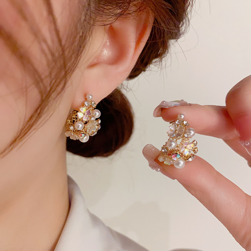 2023 New Sweet Fashion High-Grade Pearl Hollow Flower C Ear Ring Light Luxury Minority Design Temperament Earrings