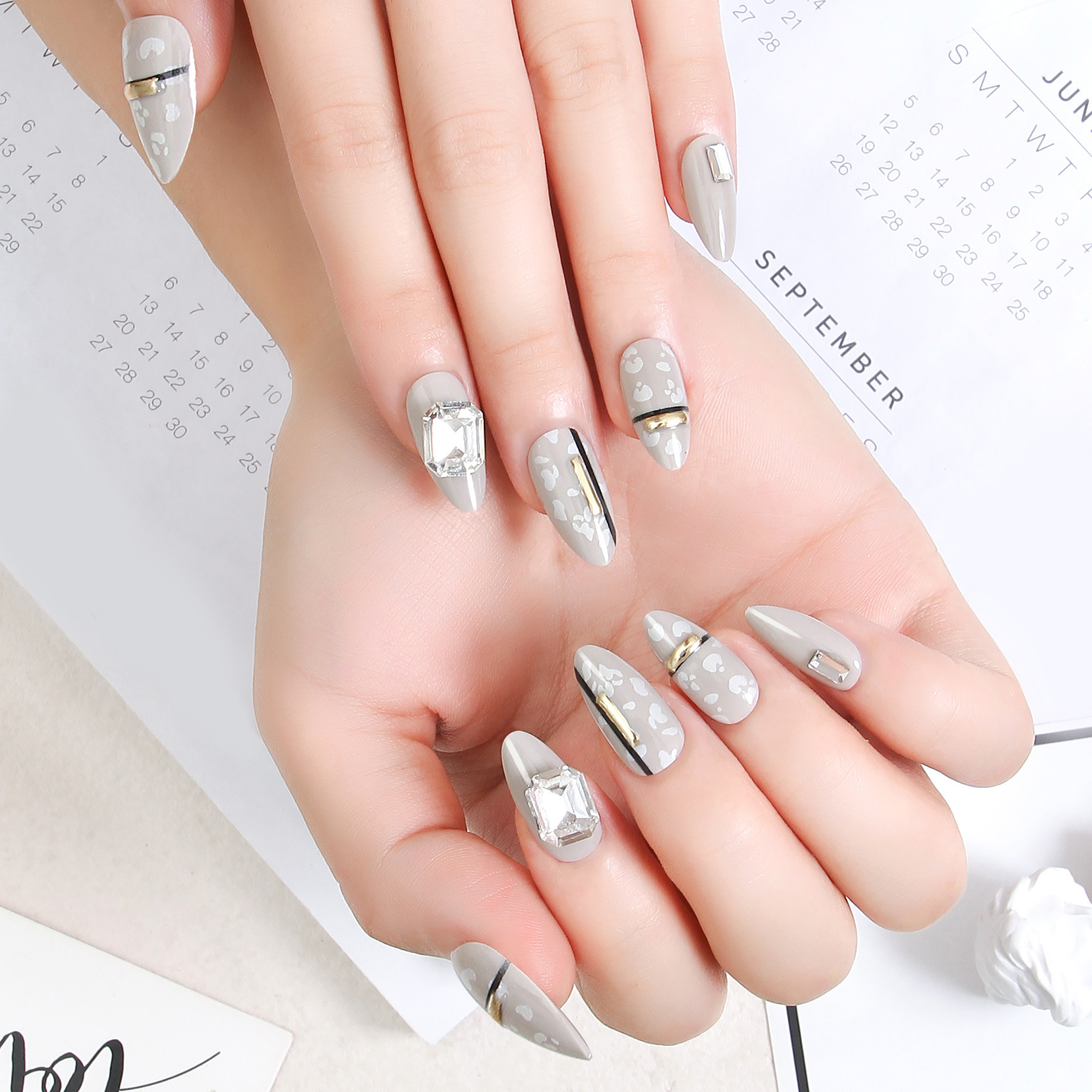 New 10 Pieces of Ice Transparent Elegant Hand-Wear Nail Drop Almond Nail Relief Manicure Fake Nail Tip Size