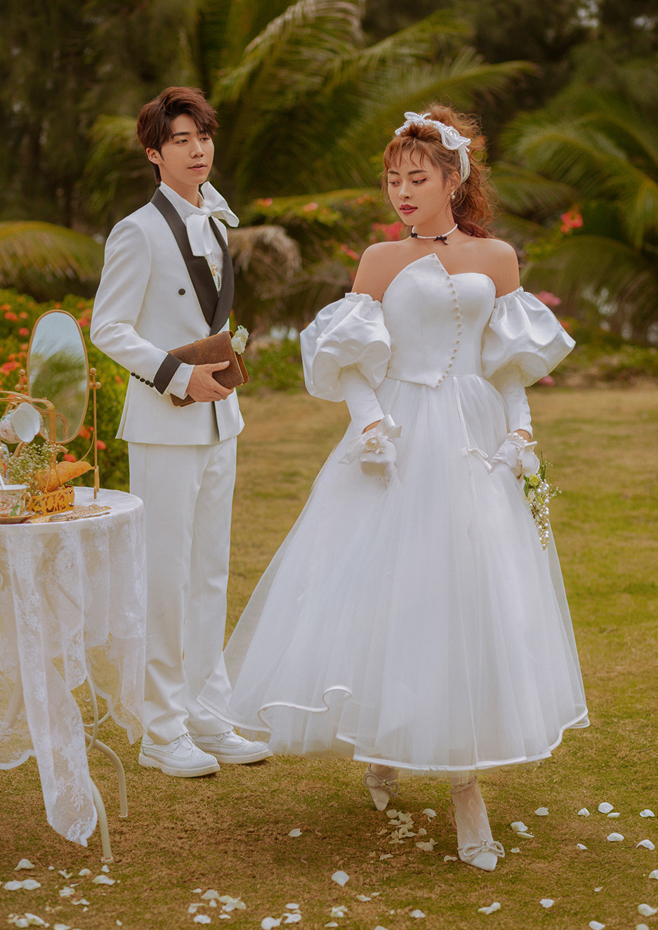 影楼主题服装旅拍婚纱摄影情侣写真风格韩版拍照白纱蓬蓬裙礼服