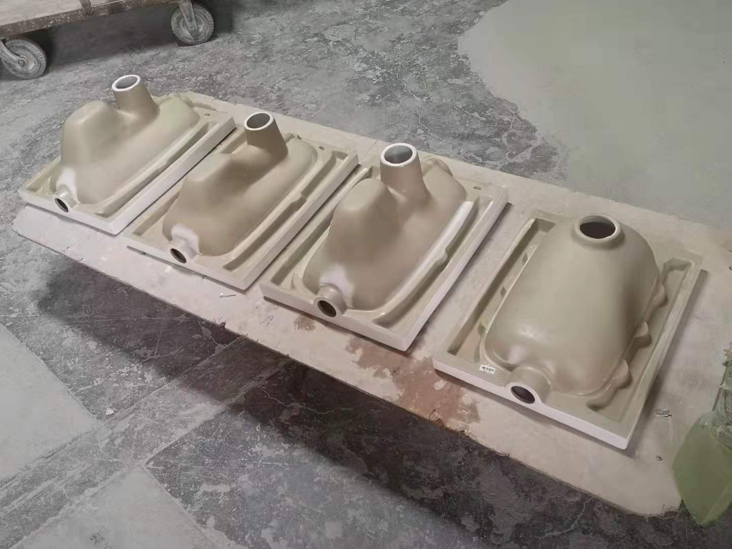 高平整无存水弯陶瓷蹲便器瓷蹲式大便器卫生间蹲坑便池厂家直供