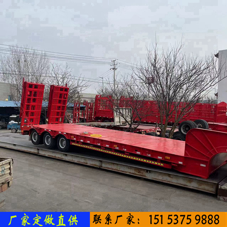 13米液压爬梯钩机板运输车 工程机械设备运输半挂车 低平板半挂车