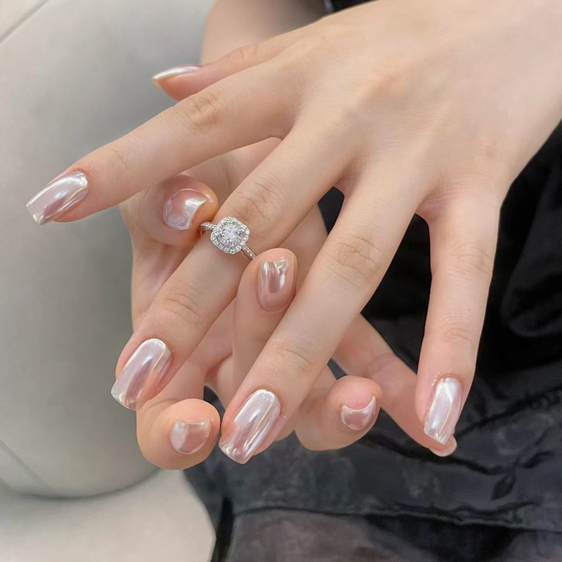 Summer Hot Wear Armor Short Model in White Color Cloud White Nail Patch Gradient Blush Nail Stickers Nail Tip Wholesale