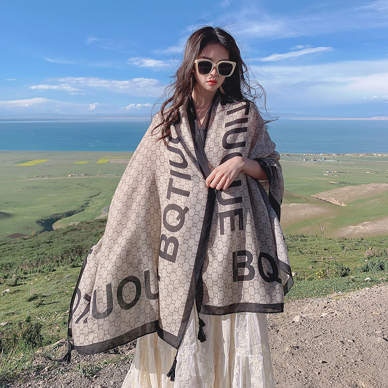 云南茶卡盐湖防晒披肩女夏季薄款外搭字母丝巾海边纱巾沙滩巾百搭