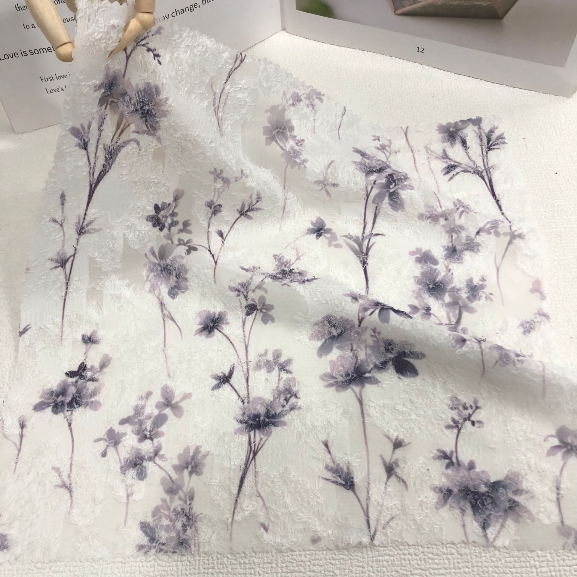 提花雪纺印花布网红数码印花布小清新毛毛雪纺高端连衣裙服装面料