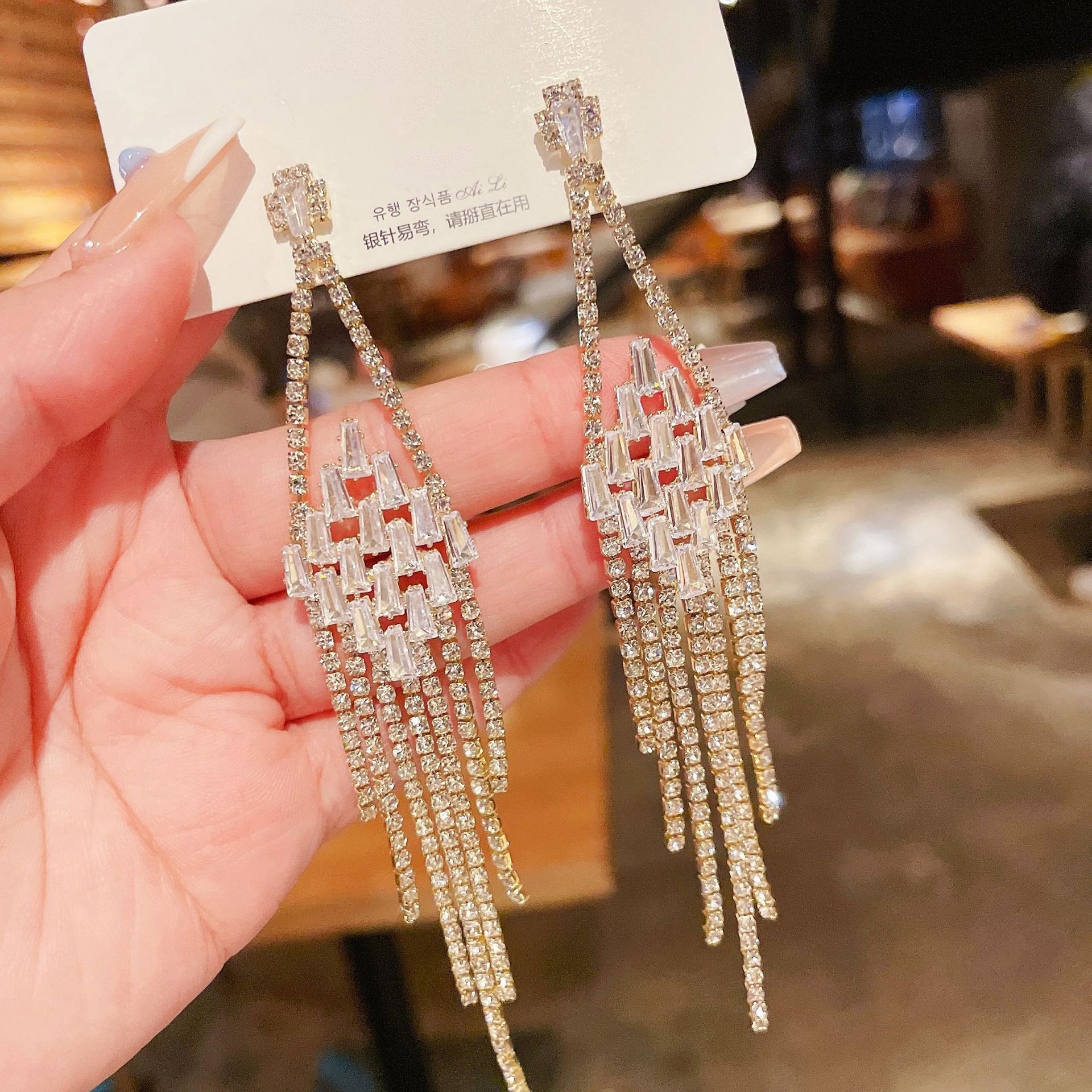 High-Grade Zircon Long Fringe Earrings Female Light Luxury Minority Design Ins Frosty Style Stud Earrings 2022 New