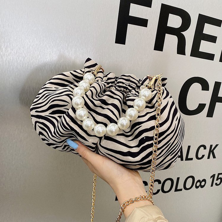 2021 New Foreign Trade Chain Shoulder Bag Female Leopard Print European and American Vintage Clouds Shoulder Bag Female Pearl Tote