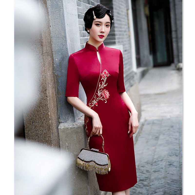 传统醋酸绣花中长款红色旗袍2021秋冬新款喜婆婆宴会中袖日常旗袍