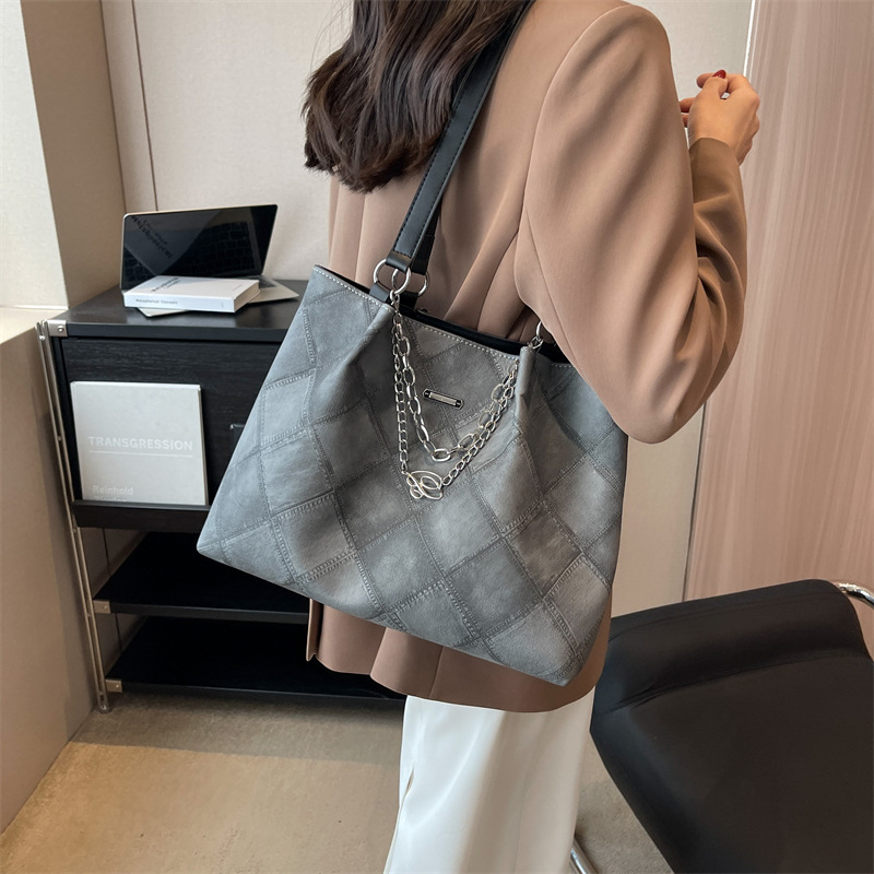 Niche Rhombus Tote Bag Female 2023 New Large Capacity Bag College Class Commuter Bag Shoulder Portable Big Bag