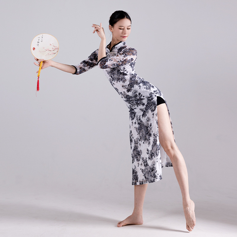 2022黑白印花改良旗袍舞蹈服 高叉带丝巾优雅舞团练习古典表演服