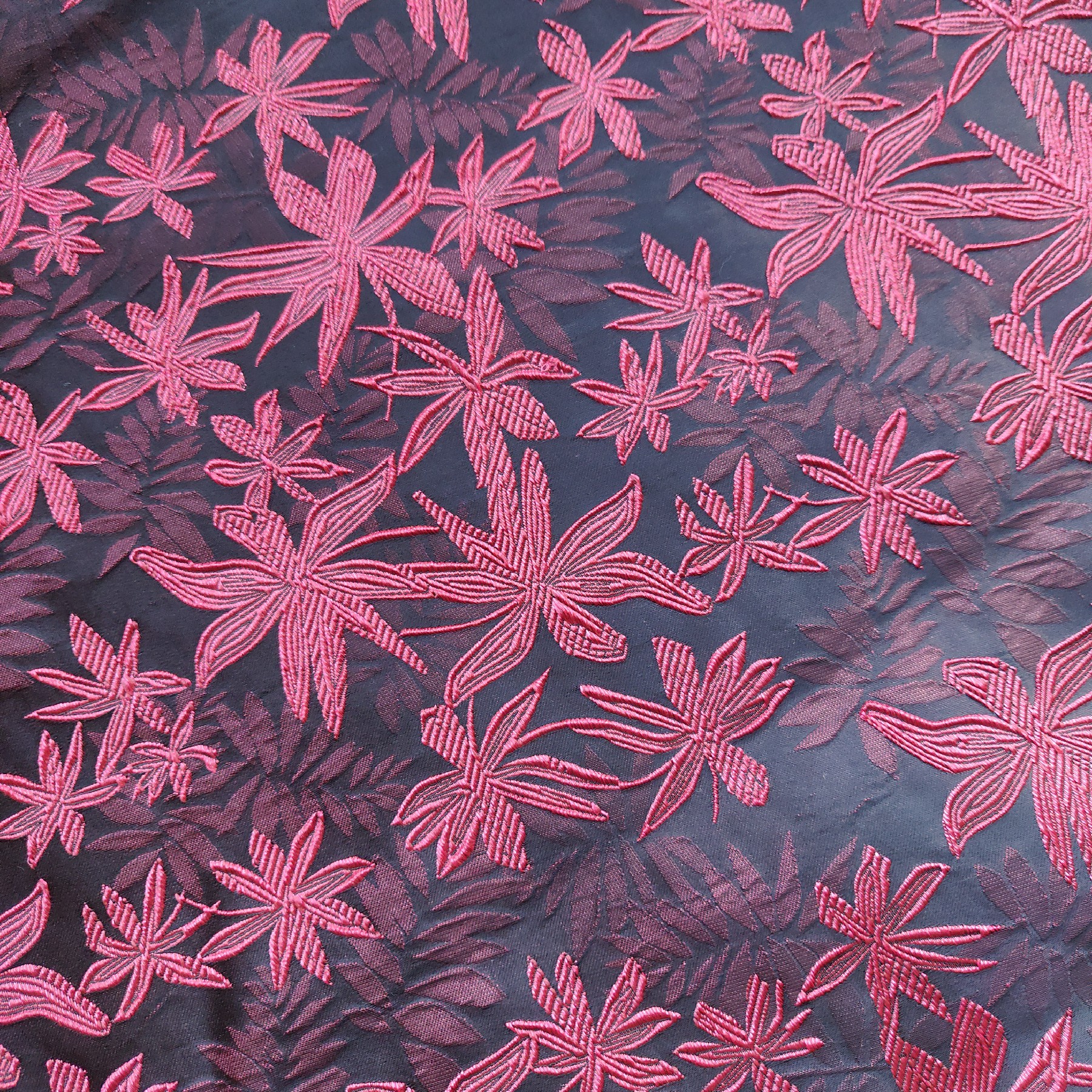 高经密亮丝浮雕红枫叶色织提花布料旗袍男女服装小毡帽鞋包伞面料