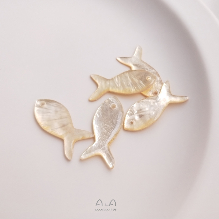 天然日本镜贝小鱼吊坠单孔贝壳鱼形挂件手链耳环吊饰手工diy配件