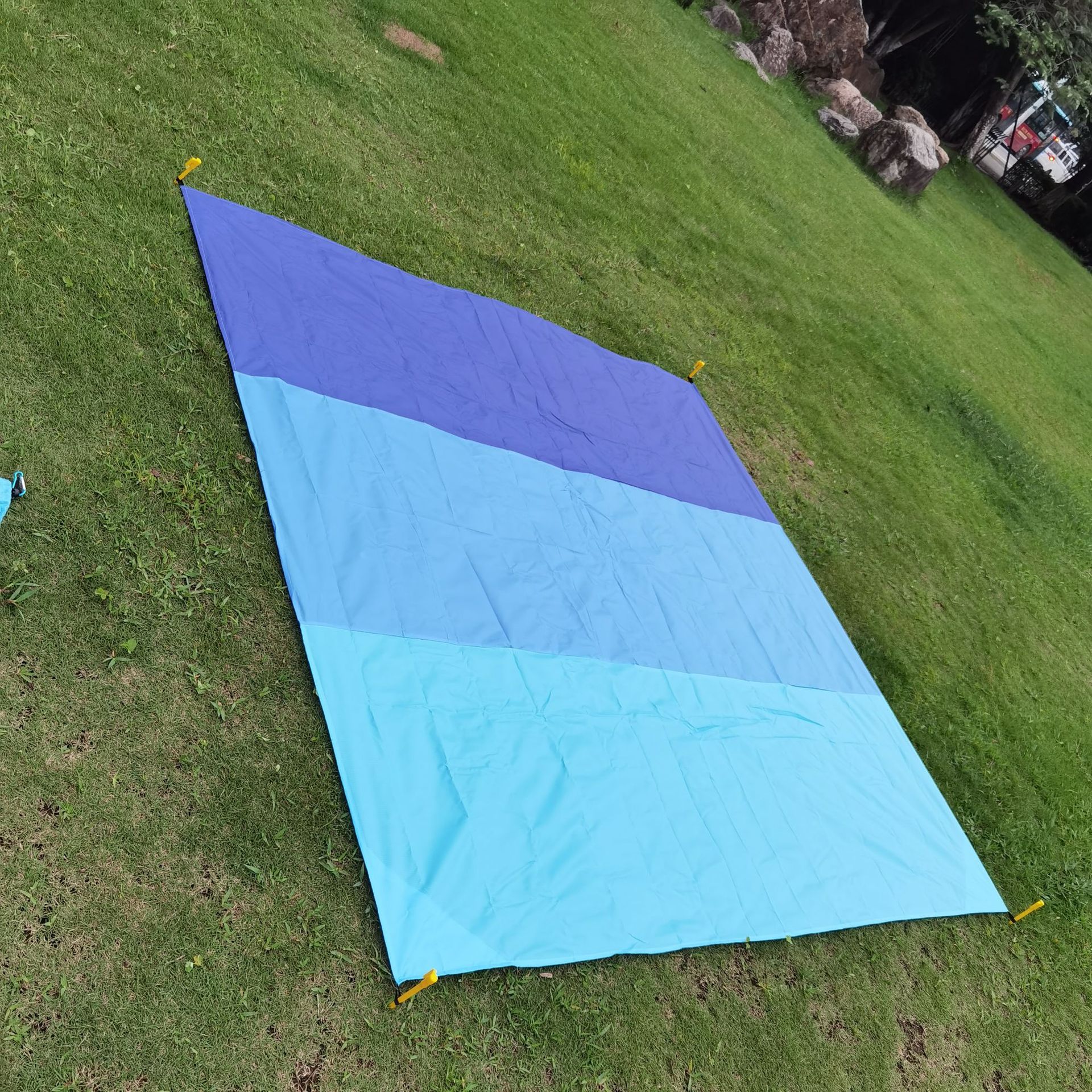 新款户外野营尼龙口袋渐变野餐垫迷你防水防潮格子三色沙滩野餐毯