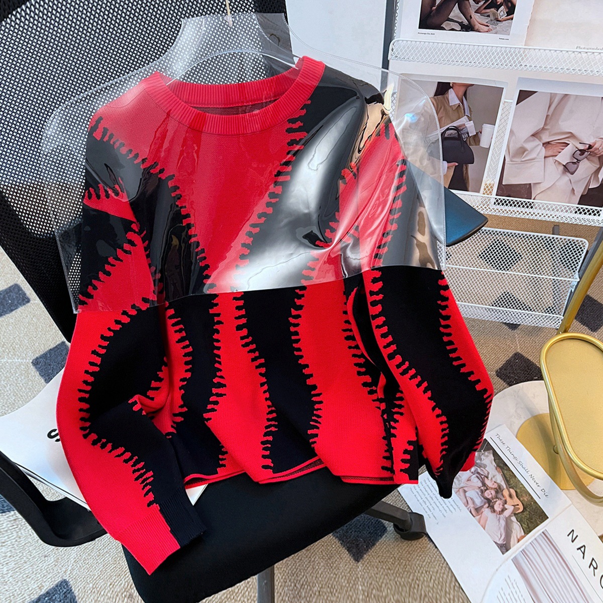 2024新年款黑红撞色波浪纹圆领套头女宽松慵懒羊毛针织衫秋冬毛衣