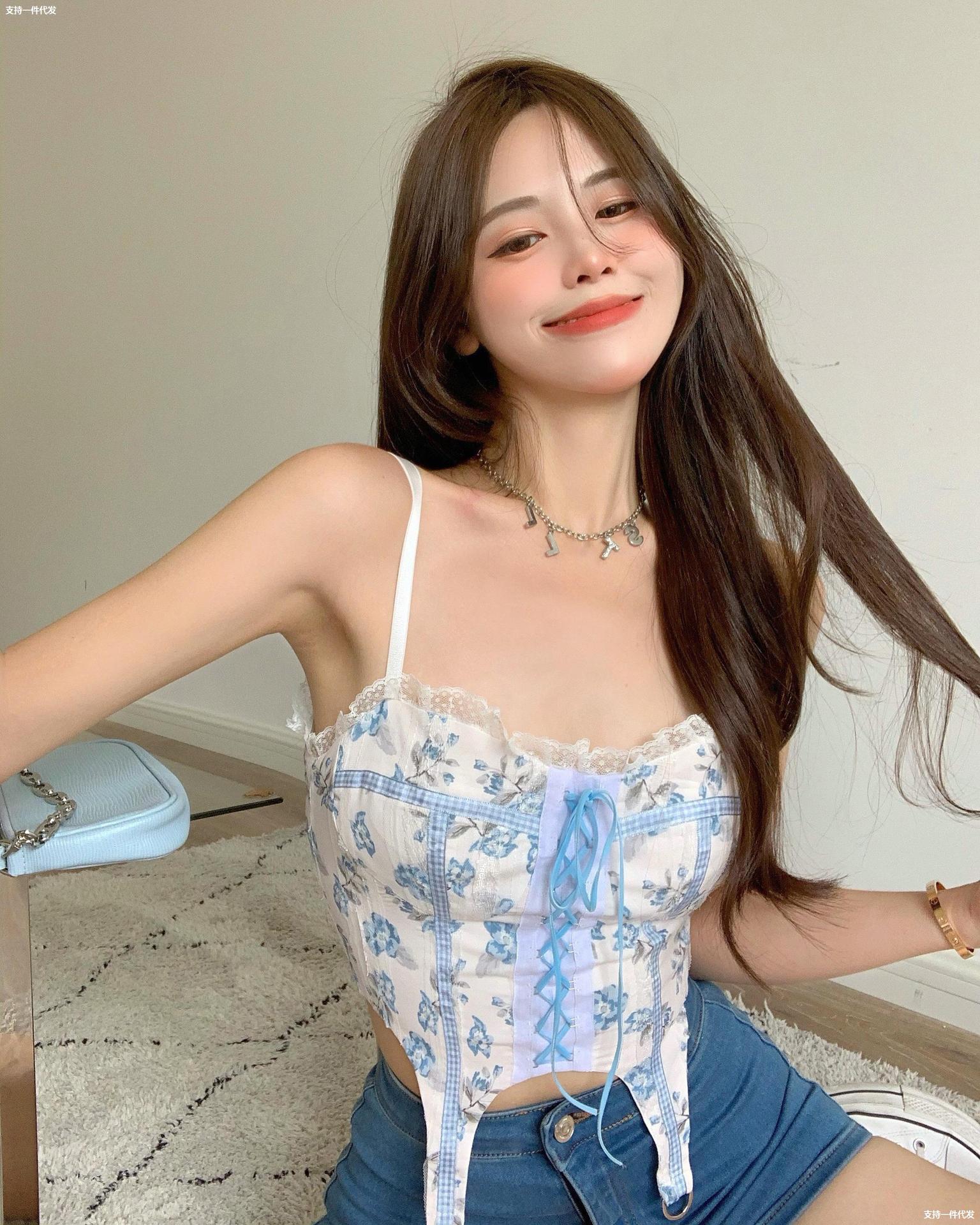 不规则小背心打底衫图片