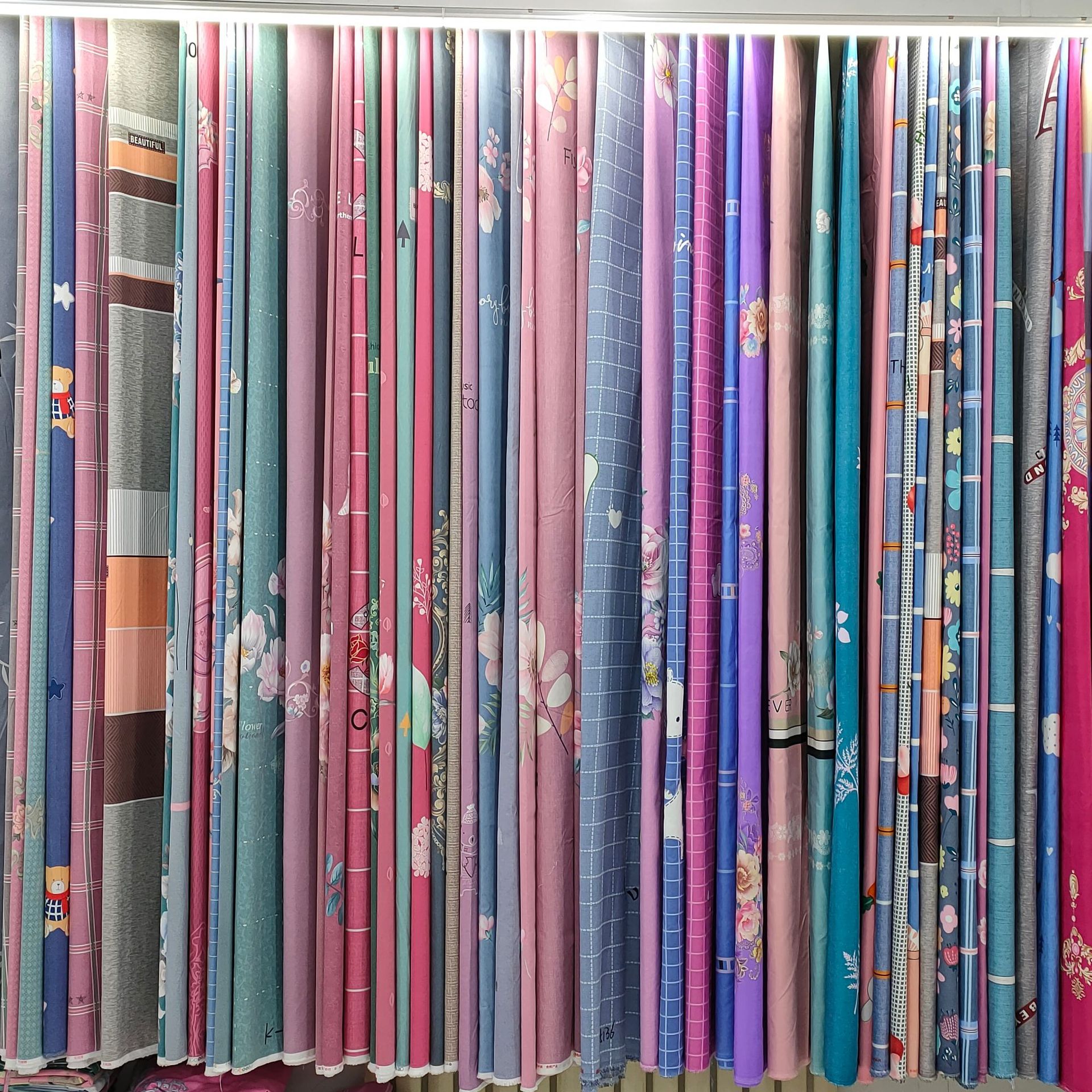 跑江湖地摊货源二等斜纹纯棉布头 床上用品印花面料大布块