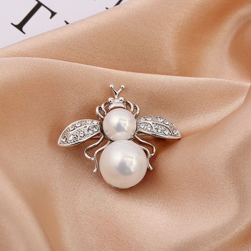 Zircon with Diamond Pearl Corsage Cartoon Cute Bee Brooch Alloy Dripping Women's Clothing Pin Accessories Wholesale