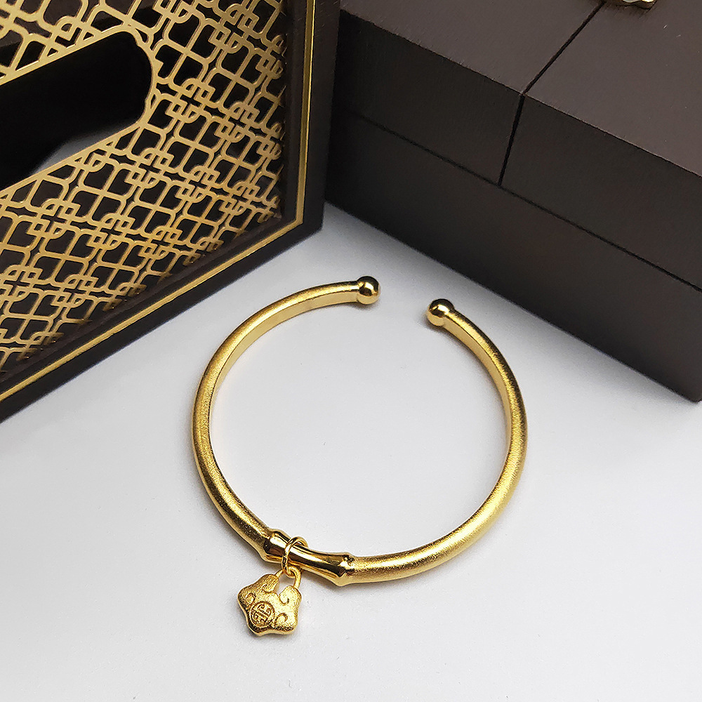 新款镀金长命锁手镯女成人民族风镀黄金色手环久不掉色镀金镯子