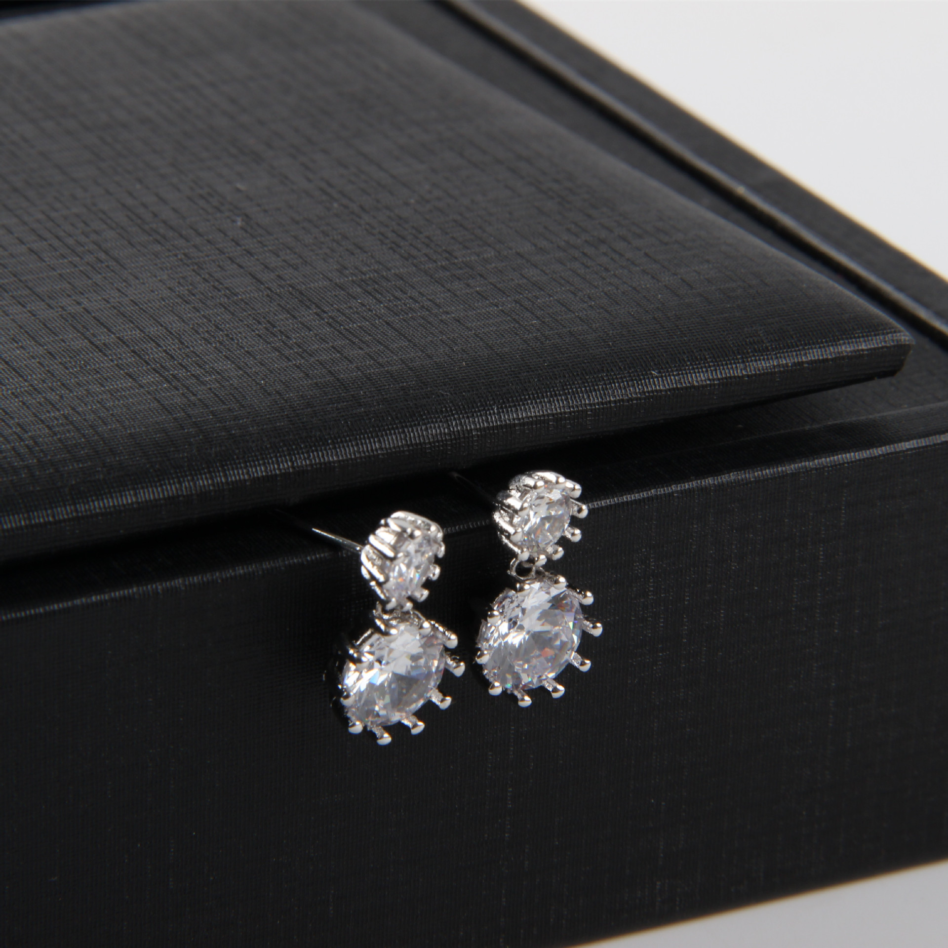 莫桑钻耳钉女款设计感ins冷淡风长款耳环精致高级感跨境饰品银饰