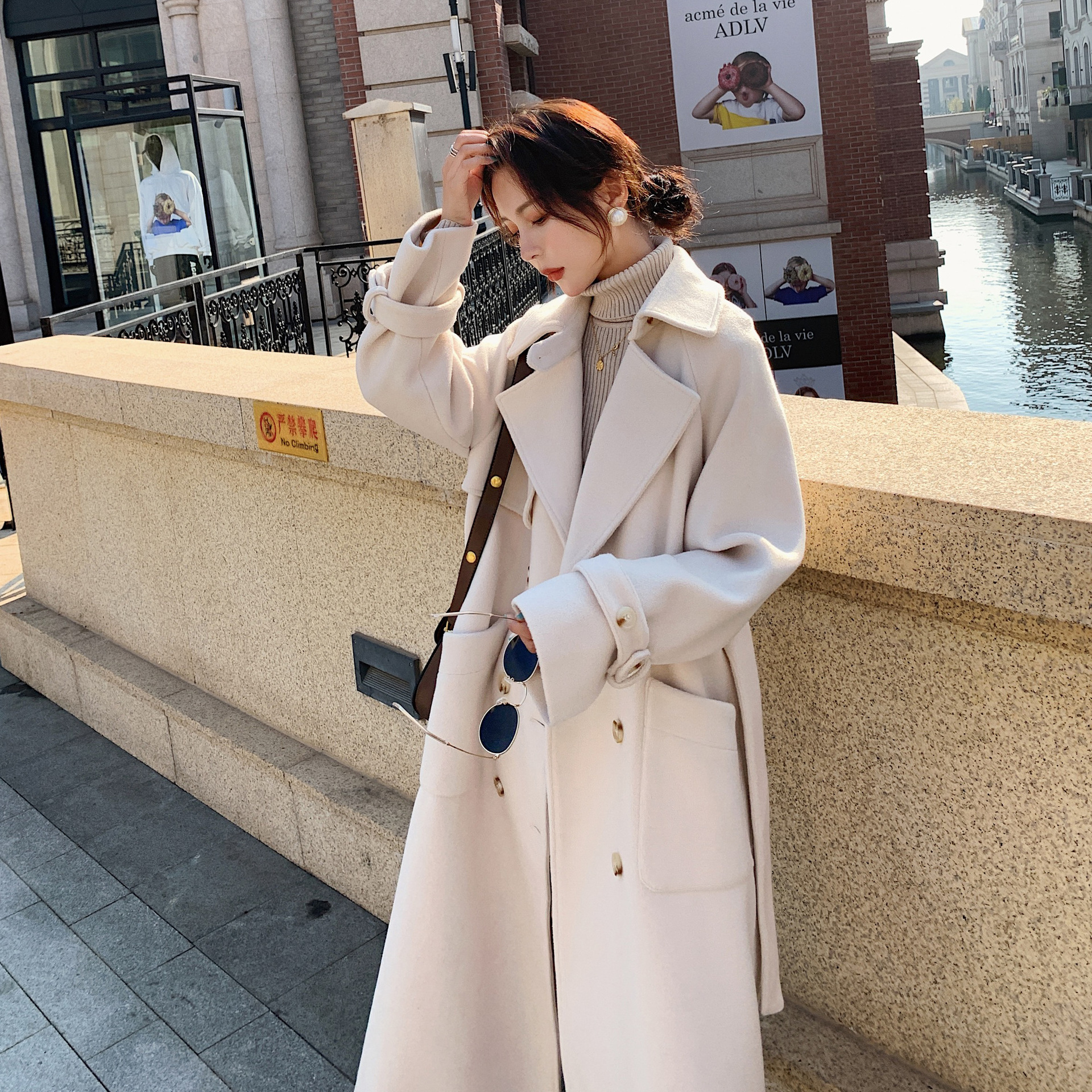 2020年秋冬新款米白色气质毛呢大衣中长款加厚韩版宽松呢子外套女