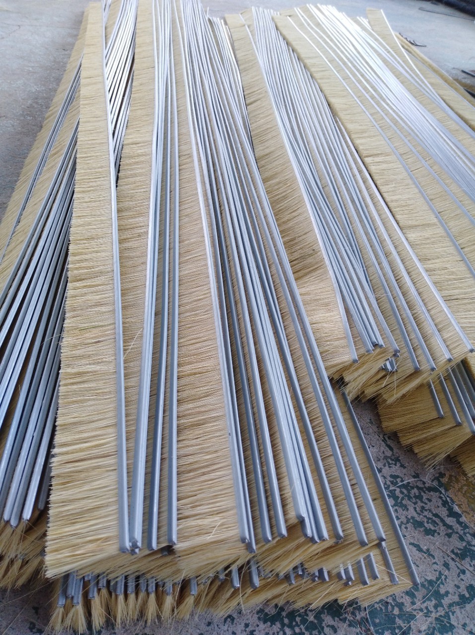 供应漆面抛光剑麻条刷砂光机配件抛光剑麻毛刷条木工机械抛光刷条