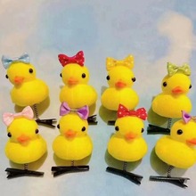 带帽子的小黄鸭发夹网红可爱卖萌立体弹簧鸭子搞笑幼儿园班级礼品