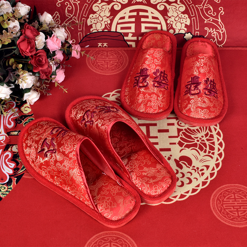 In Stock Husband and Wife Slippers Wedding Home Indoor Red Slippers Wedding Supplies Closed Toe Embroidery Festive Slippers Factory