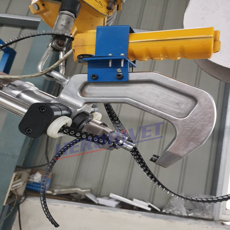 密集型自动铆钉机母线槽铆接设备贝瑞克母线槽铆接设备