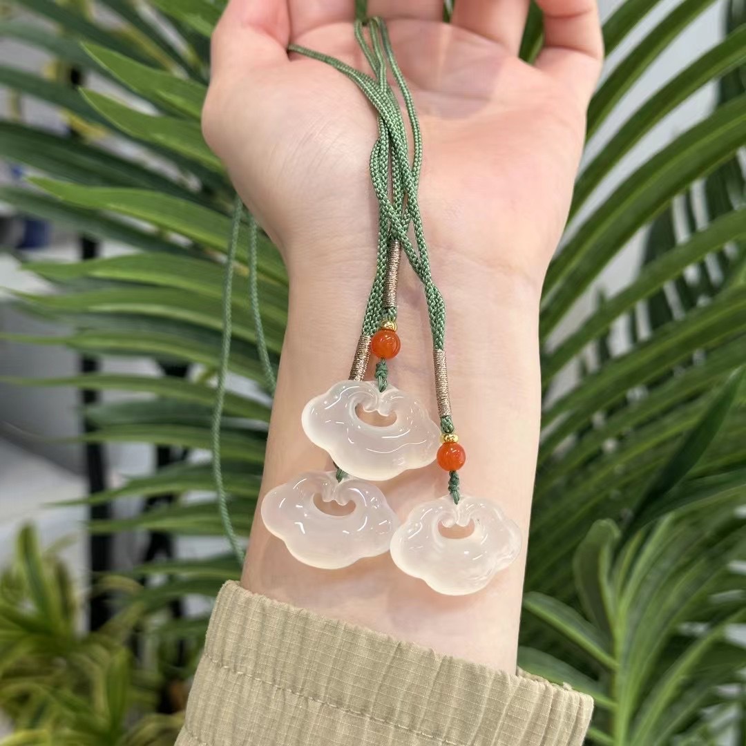 天然冰种玉髓祥云如意吊坠 男女款吉祥好运玉佩锁项链-阿里巴巴