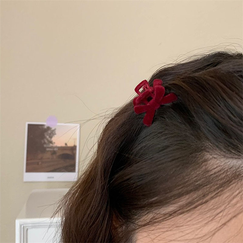 Autumn and Winter Velvet Bow Niche Design Sense Small Clip Bangs Broken Hair Small Hairpin Headdress Side Clip Hair Accessories