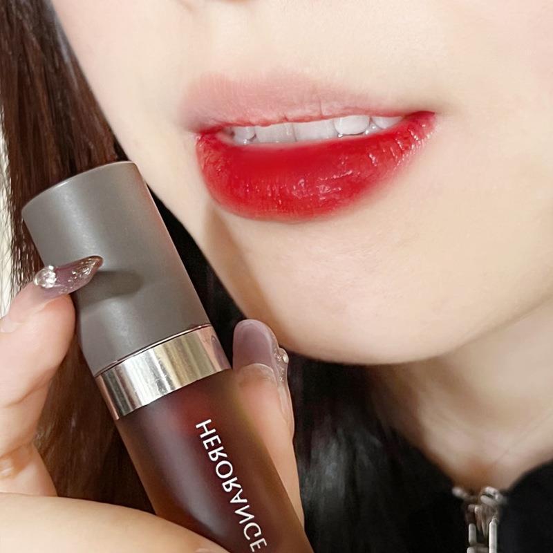 Manufacturer Japanese Style Water Light Mirror Lip Lacquer Color Clear Water Moisturizing Lasting No Stain on Cup Not Easy to Fade White Lip Mud Lipstick