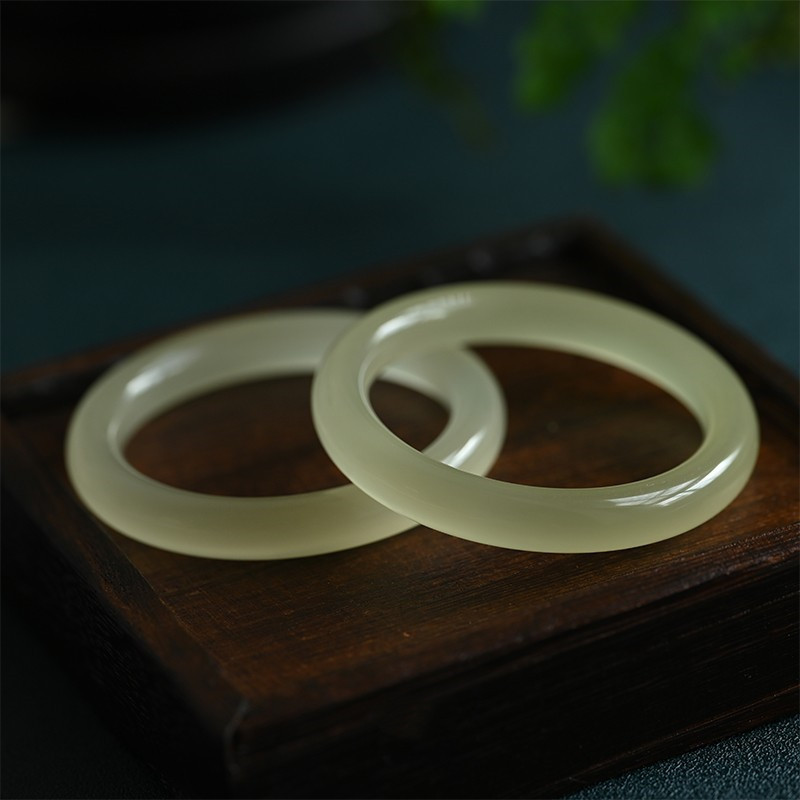 厂家批发天然阿富汗玉冰种手镯浅绿色阿富汗玉美人镯细圆条叮当镯