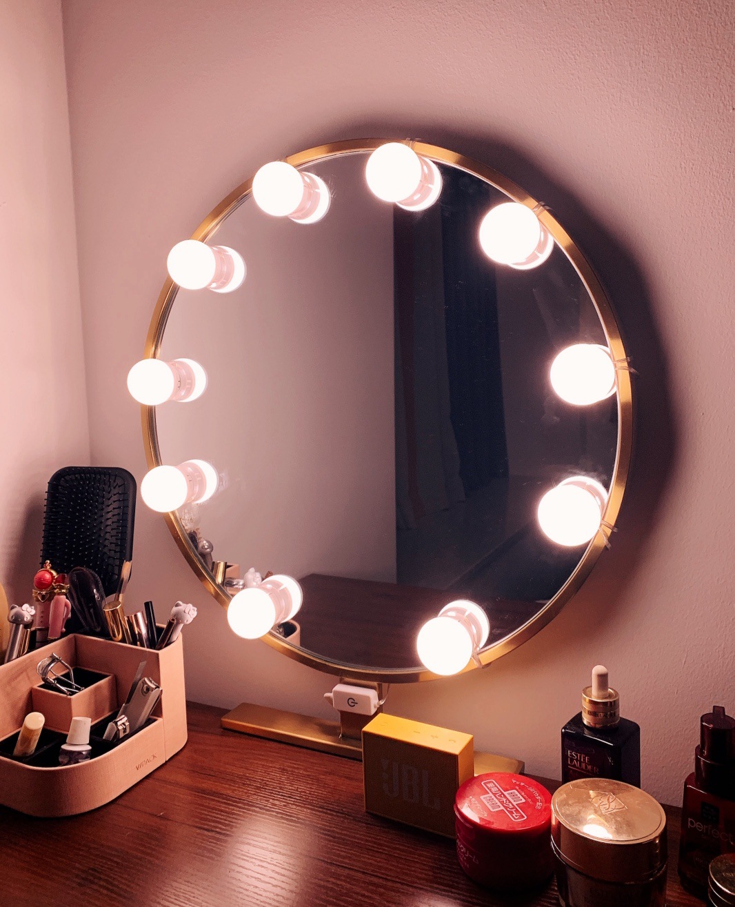 好莱坞化妆灯usb镜前灯便携补光灯led灯美颜化妆补光灯旋转收线