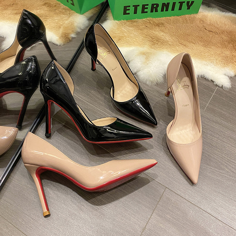 黑色红底高跟鞋女细跟2024新款法式性感高级漆皮侧空尖头浅口单鞋