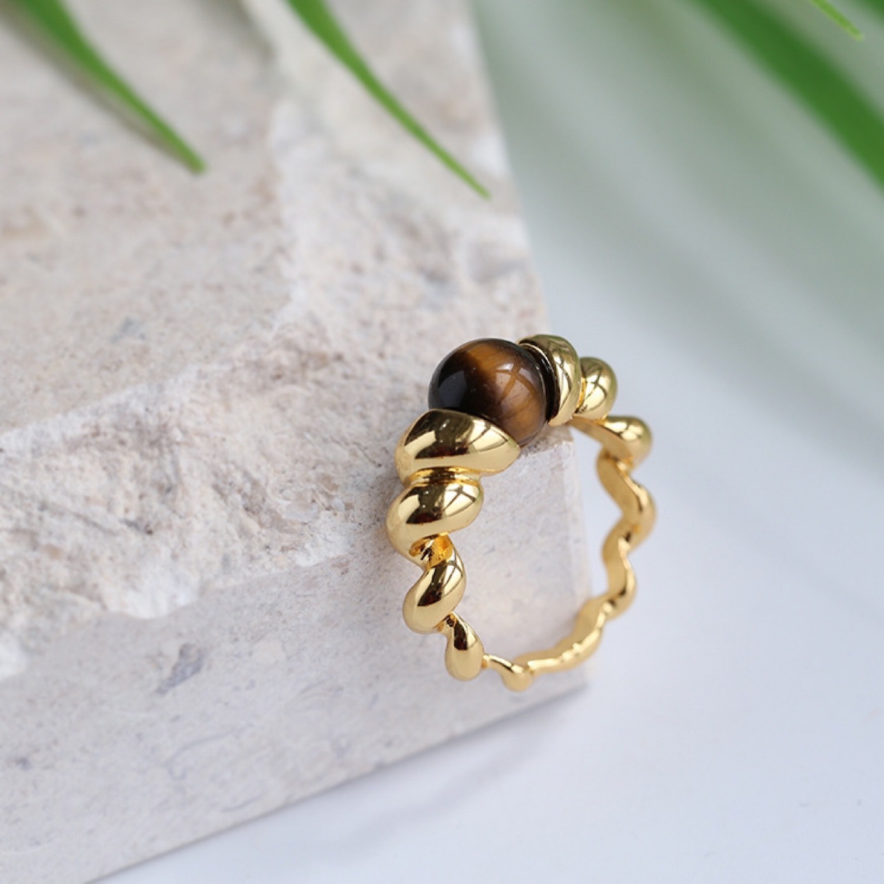 欧美牛角包环指环18k镀金不锈钢镶珍珠天然石戒指钛钢ins网红戒指