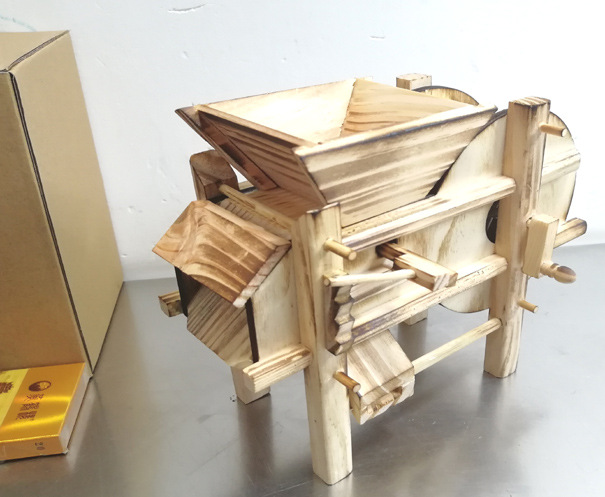 66303 仿古农用木制吹谷车模型 微型南方打稻谷脱粒机农家小农具