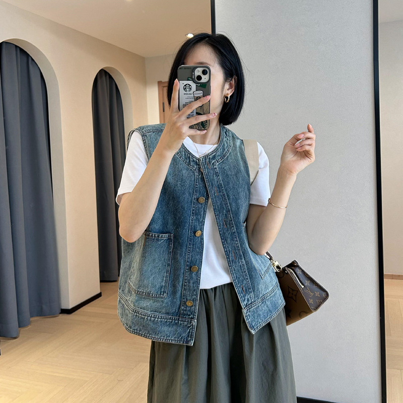 外贸女装大牌复古海盐水洗蓝时髦好看百搭显瘦短款牛仔马甲女春新