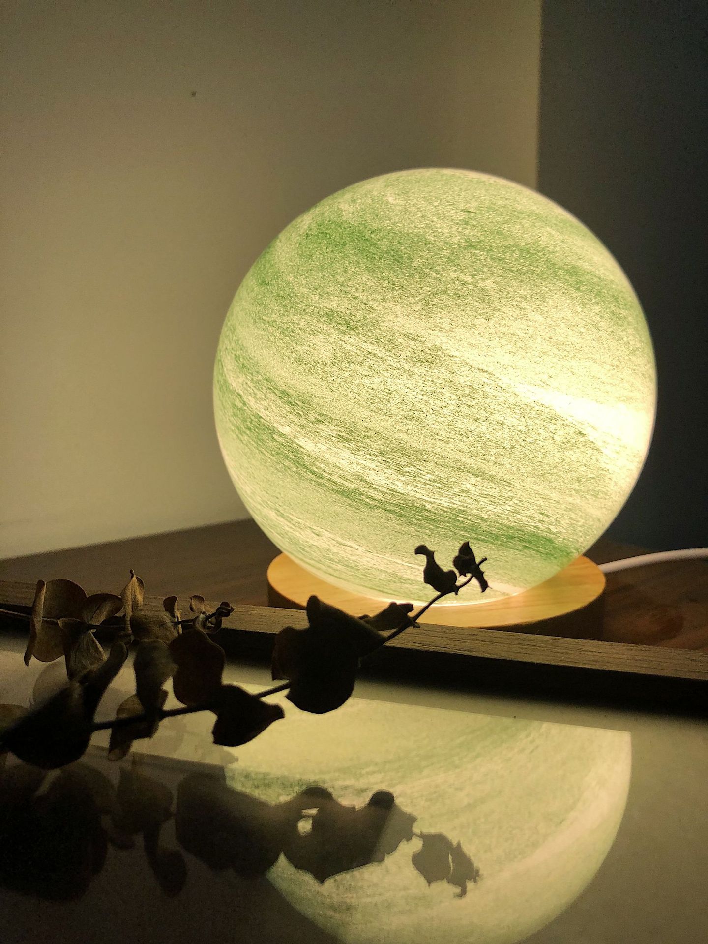 创意流浪星球小夜灯玻璃罩榉木底台灯宇宙小行星月球灯生日礼物女