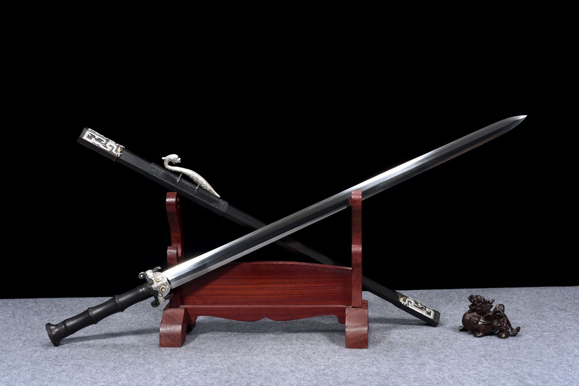 龙泉刀剑t10烧刃防身宝剑一体手工锻打春秋汉剑影视硬剑未开刃