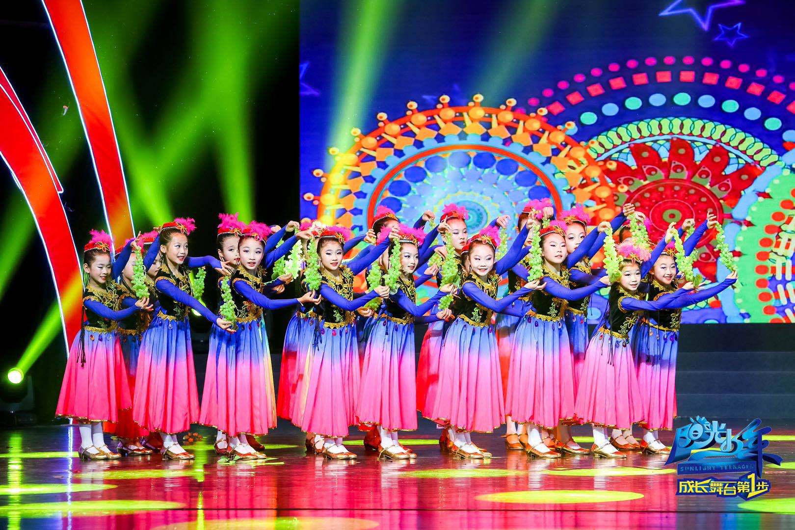 元旦儿童演出服小小古丽新疆舞蹈表演服女童少数回民族舞服装裙子