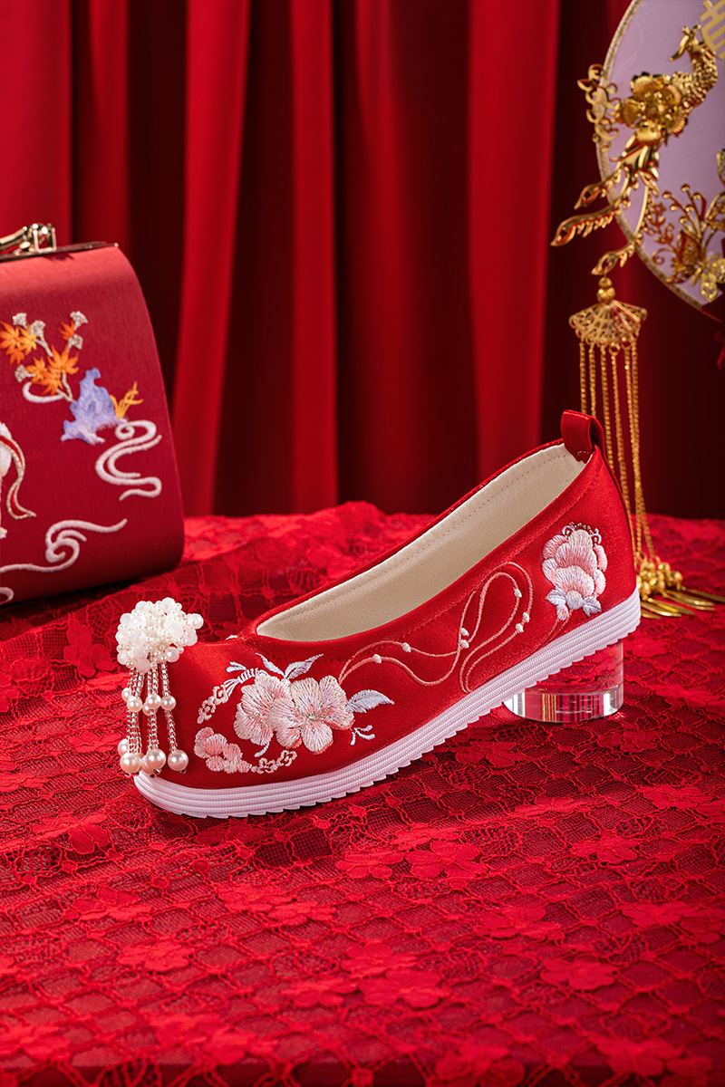 红色婚鞋女新款平跟秀禾鞋中式敬酒新娘鞋结婚鞋子古风汉服搭配鞋