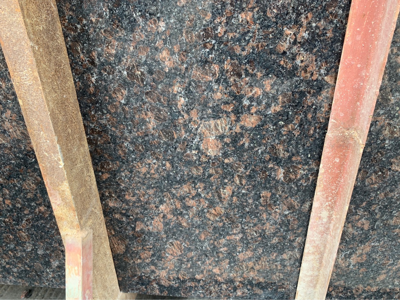 英国棕幕墙干挂石材色差好控制