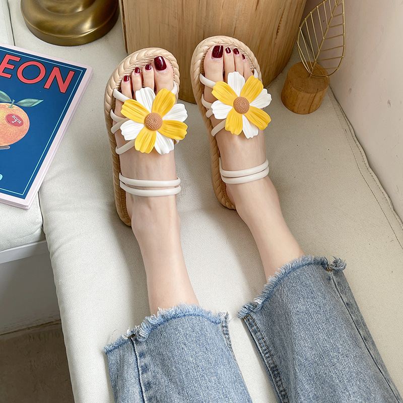 Women's Summer New Roman Style Fashionable Outdoor Flat Soft Bottom Indoor Flower Flip-Flops Women's Beach Wholesale