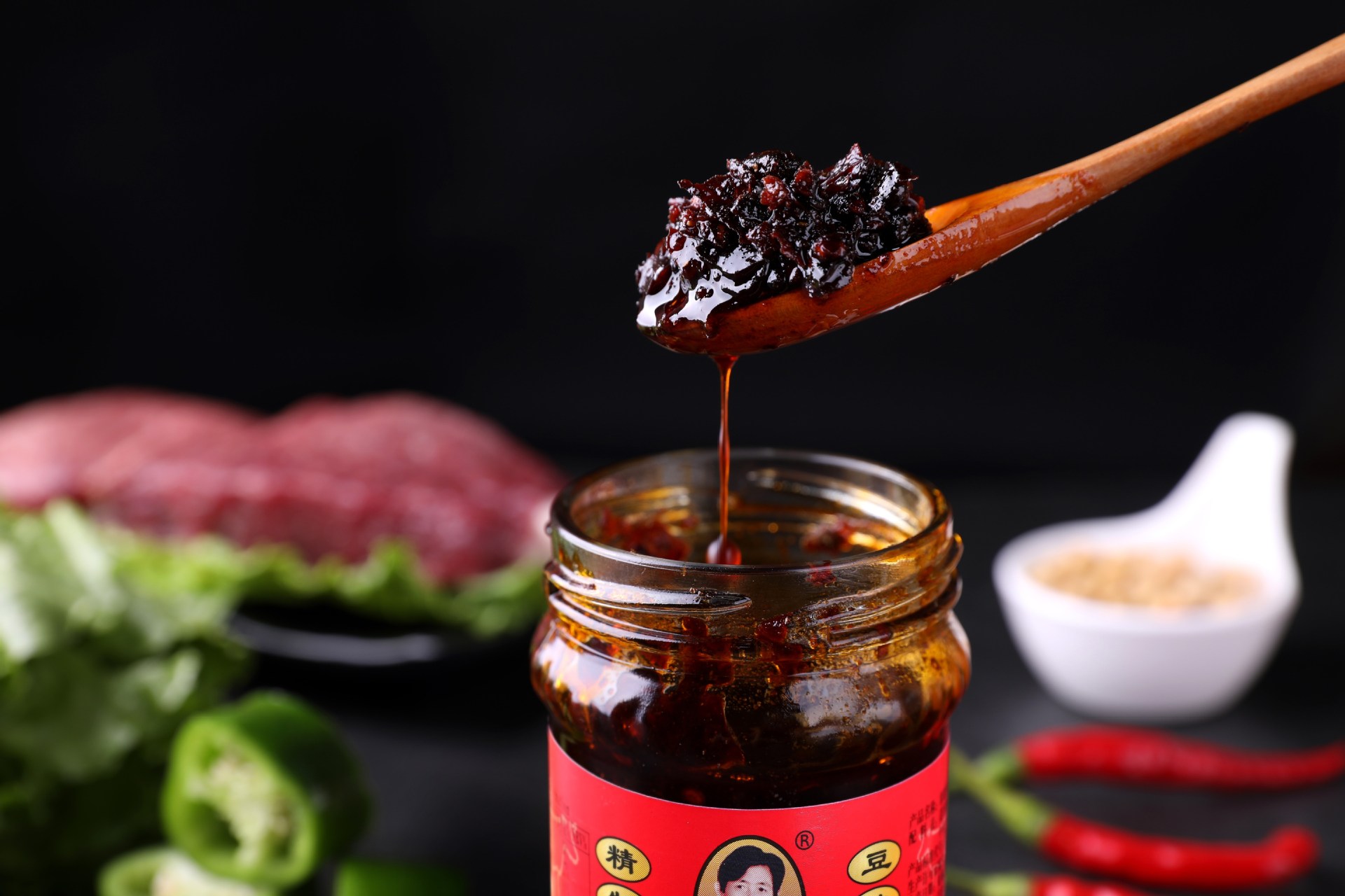 贵州贵阳老干妈牛肉酱牛肉末豆豉油辣椒瓶装开盖即食拌饭酱调味酱