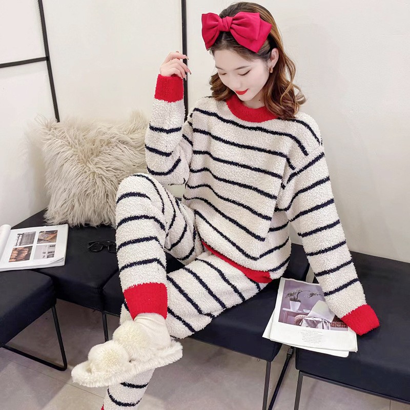 Women‘s Half Velvet Pajamas Autumn and Winter Thickening Fleece Striped Soft Home Wear Sweet Leisure Home Can Be Worn outside