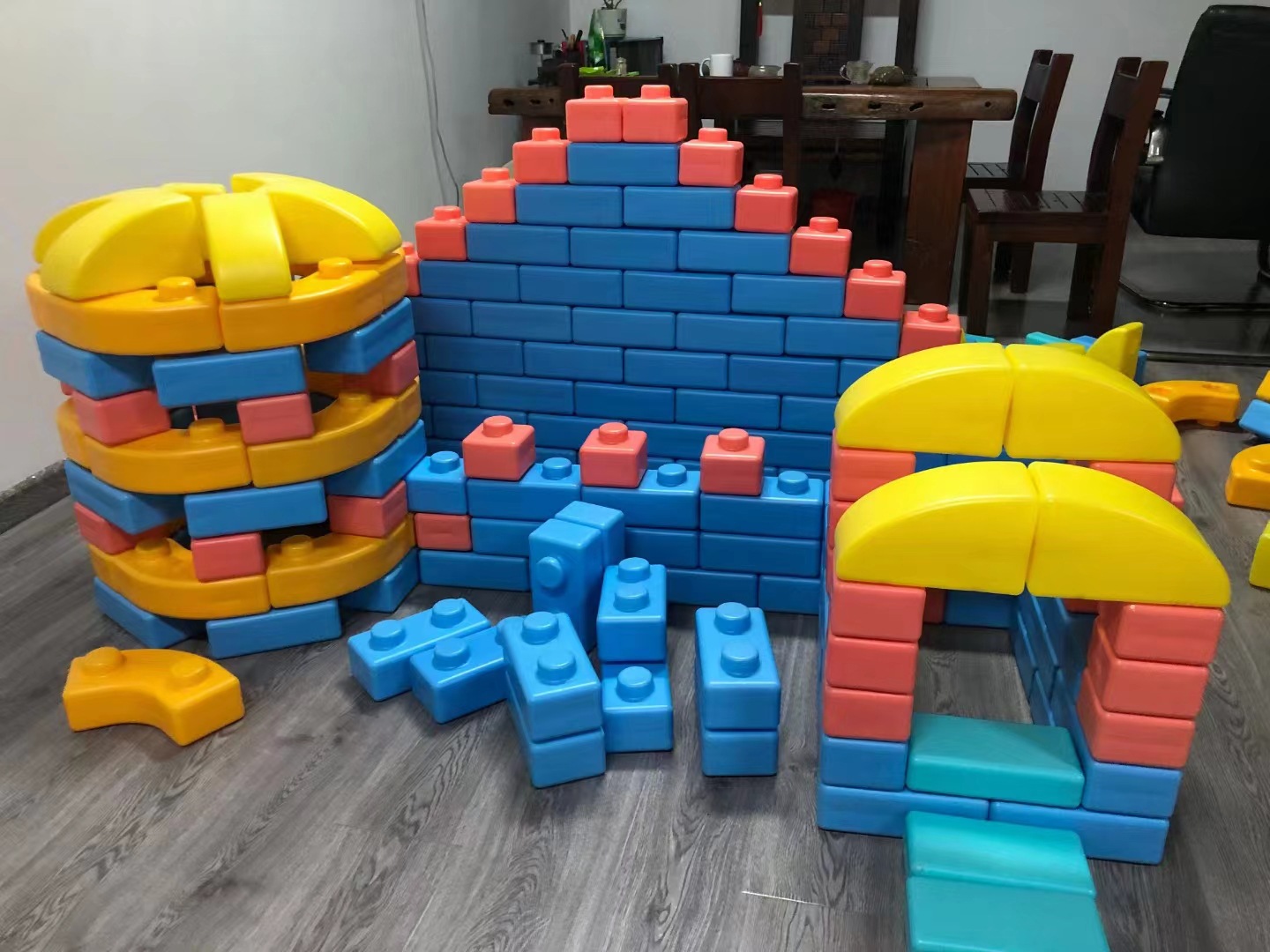 0成交0套新款儿童趣味大型积木车男孩子拼装玩具益智动脑拼插积木幼儿