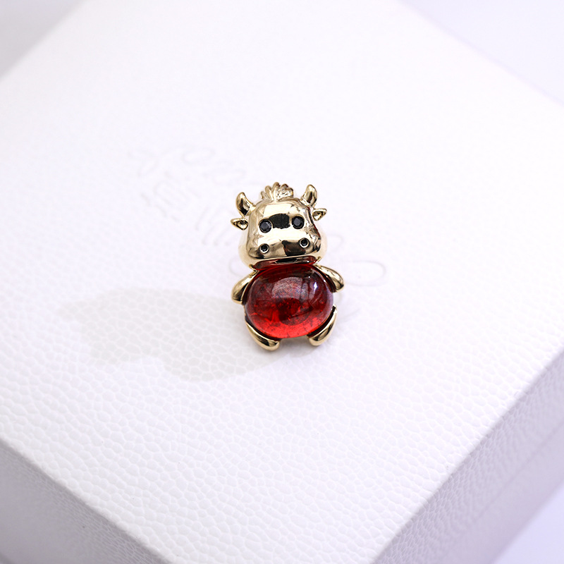 小蜜蜂招财猫生肖牛胸针高档防走光气质西装胸花别针固定衣服配饰